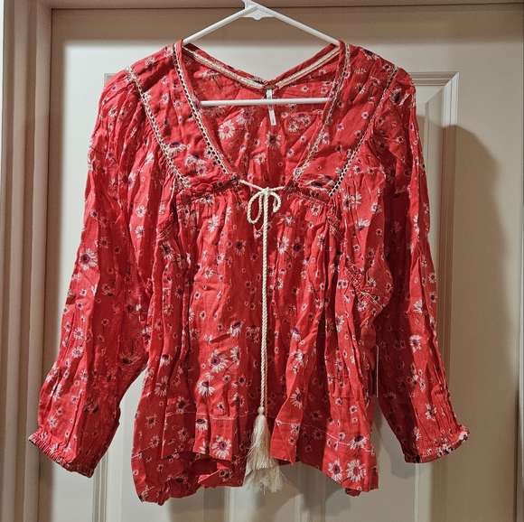 Free People Never A Dull Moment Blouse Red Floral Hi Low Hem Lace Cotton Sm NWT - Picture 2 of 16